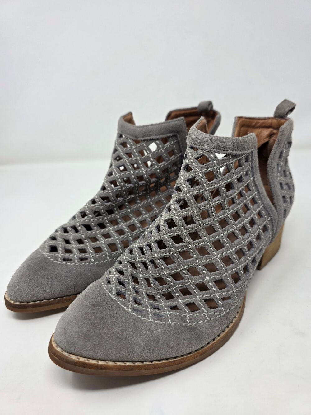 Jeffrey Campbell Taggart Suede Ankle Boots Size 7 Chunky Heel Booties Gray